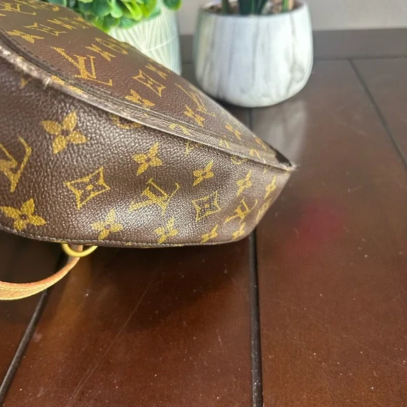 LOUIS VUITTON Saint Cloud GM Shoulder
Bag Monogram Leather Brown - Picture 15 of 17